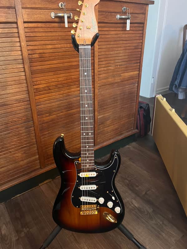 Squier Stratocaster Andertons Limited Edition – Gold Hardware (c. 2022), sunburst image 1