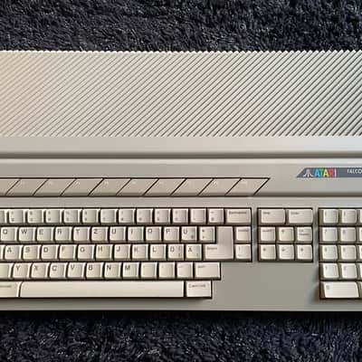 Atari Falcon 030 - 14MB version with 2GB internal HDD image 1