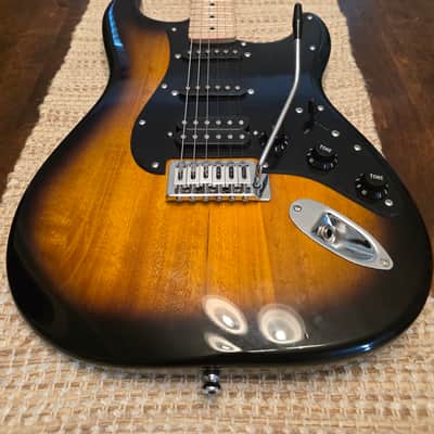 Squier quier Sonic Stratocaster HSS Limited-Edition Electric Guitar - 2-Color Sunburst 2025 - Sunburst image 2