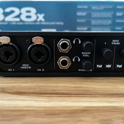 MOTU 828x Thunderbolt / USB 2.0 Audio Interface 2014 - Present - Black image 9