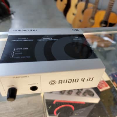 Native Instruments Audio 4 DJ image 1