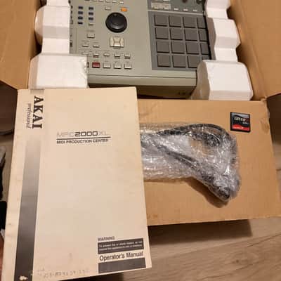 Akai MPC2000XL NEW SCREEN ORIGINAL BOX CF 8 OUTS ORIGINAL MANUAL MAX RAM image 14