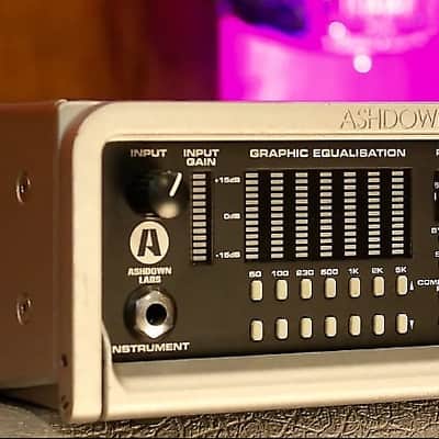 Ashdown Labs Superfly 500 WATTS ( Stereo 250+ 250) 4.5 KG BASS HEAD B Stock image 2