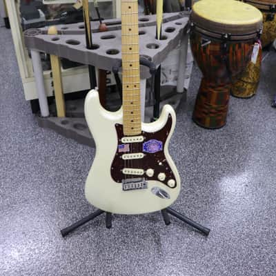 Fender American Deluxe Stratocaster Ash with Maple Fretboard 2013 - 2015 - White Blonde image 1