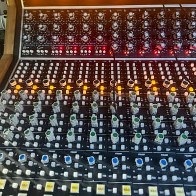 API 1608 16-Channel 8-Bus Recording Console (Loaded, 6 x 550A / 6 550B / 4x 560) 2010s - Black image 4