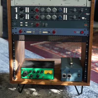 Immagine Handcrafted 14U Wood Studio Rack in Black Walnut - 2