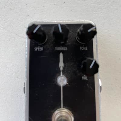 Lovepedal Custom Effects Vibronaut V2 Digital Vibe Tremolo Guitar Effect Pedal image 2