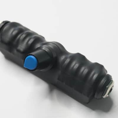 Tidbit Audio Quarter inch Momentary "on" Switch for guitar/synth - 1/4" 2022 Black image 5