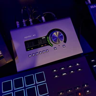 Universal Audio Apollo x4 QUAD Thunderbolt 3 Audio Interface - Gray image 3