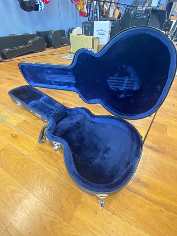 Guild Deluxe Electric Bass Guitar Hardshell Case Starfire Bass Regular image 1