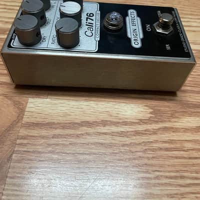 Origin Effects Cali76 Compact Deluxe Compressor Limited Edition 2020 - 2021 - Inverted Black image 3