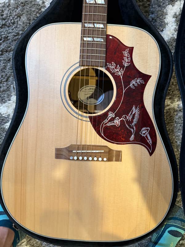 Gibson Hummingbird Studio Walnut 2023 - Satin Natural - upgraded electronics