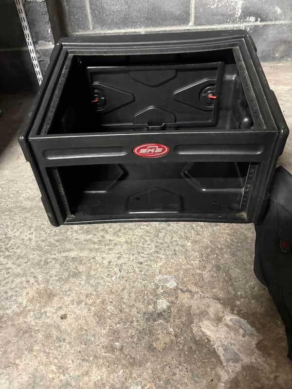 SKB 1SKB-R4S 4U Shallow Roto-Molded Rack Case with Steel Rails