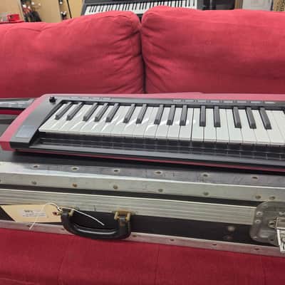 Korg RK100S 37-Key Keytar with Case- Red / Black image 6