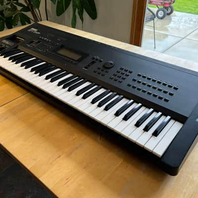 Yamaha SY77 Synth