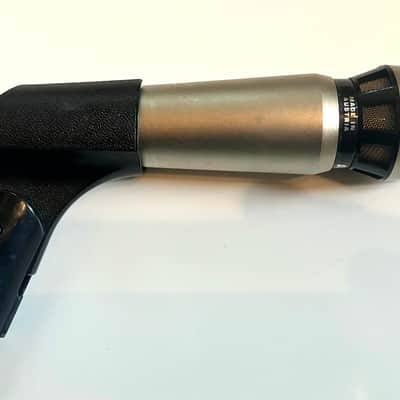 AKG D1000E Vintage Dynamic Microphone w/Clip image 2