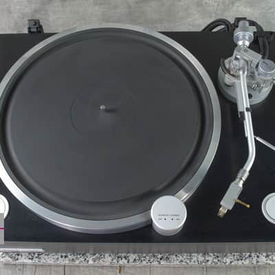 YAMAHA GT-2000 Direct Drive Turntable in Very Good Condition image 9