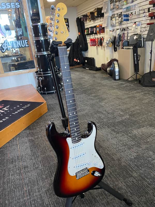 Fender American Professional II Stratocaster - Sunburst w/Rosewood Fretboard - Deluxe Fender Molded Case Included