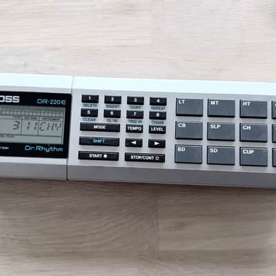 Boss DR-220E Dr. Rhythm 1986 - 1990 - Silver