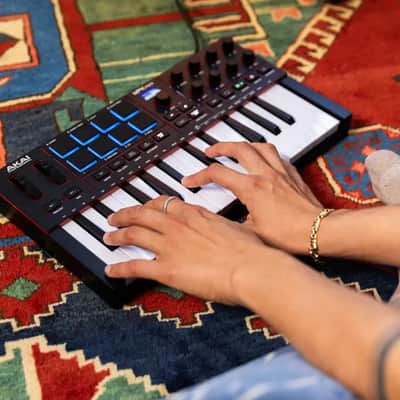 Akai MPK Mini IV Black USB MIDI Keyboard Controller with MPC Pads and Knobs image 8