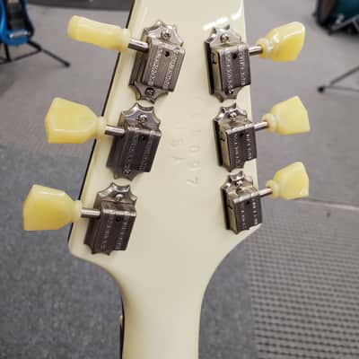 Hamer USA Vector  V shape in White with case and C.O.A. ebony fingerboard, near mint image 23