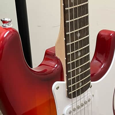 Squier Sonic Stratocaster Sienna Sunburst image 15