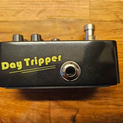 Mooer 004 Day Tripper Micro Preamp 2010s - Black/Brown image 2