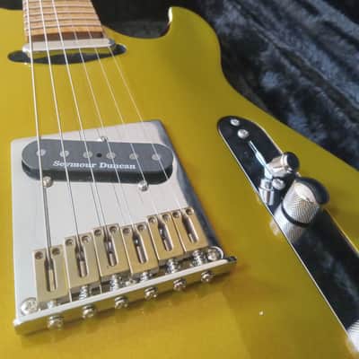 Chapman ML3 Pro Traditional T-style - Gold, w/case image 3