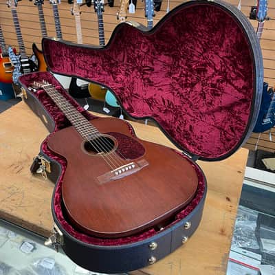 Taylor Grand Concert 00 Acoustic Guitar Brown Case image 4