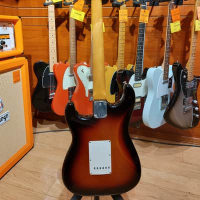 Fender Vintera II '60s Stratocaster with Rosewood Fretboard - 3-Color Sunburst image 5