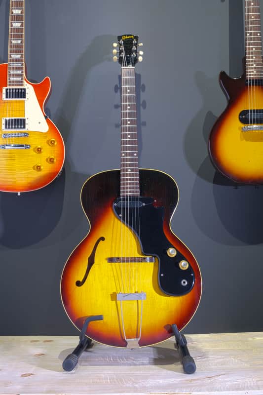Gibson ES-120T 1963 - Three Tone Sunburst - Excellent