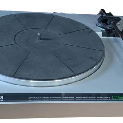 Japanese Yamaha P-200 Silver Semi-Automatic Belt-Drive Turntable Works 1980s Vinyl Record image 2