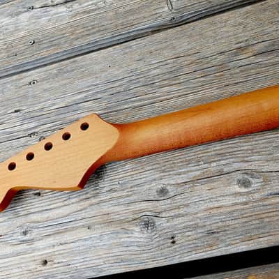 Mustang neck, flamed roasted maple image 4