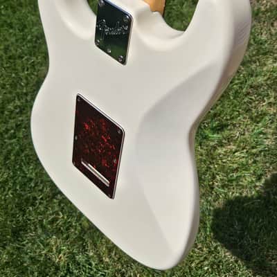 Fender Roadhouse Stratocaster with Rosewood Fretboard 1997 - 2000 - Olympic White image 6
