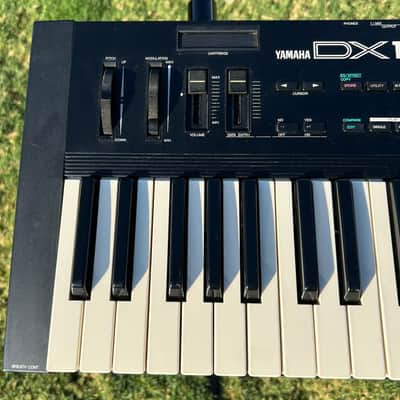 Yamaha DX11 Programmable FM Synthesizer image 2