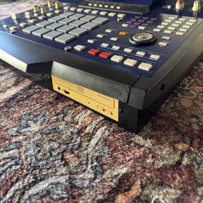 Akai MPC4000 Music Production Center 2002 - 2007 - Blue image 8