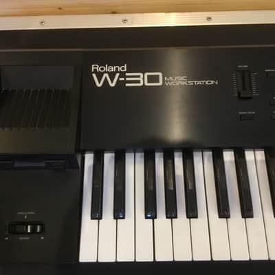 Roland W 30 1990 image 1