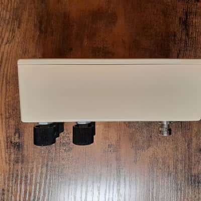 Walrus Audio Eons Five-State Fuzz 2022 - Present - Sandy Tan / Goat Graphic image 3