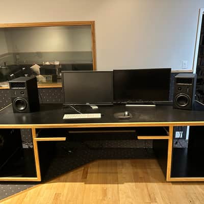 KK Audio Studio Workstation 2010 - Oak image 1