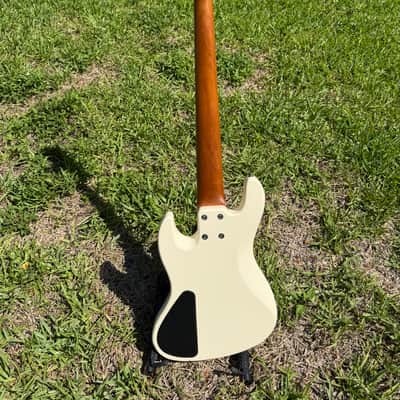 Sadowsky MetroExpress 21-fret Vintage JJ Bass, 5-string 2025 - Olympic White + VTC + Fretwrap image 7