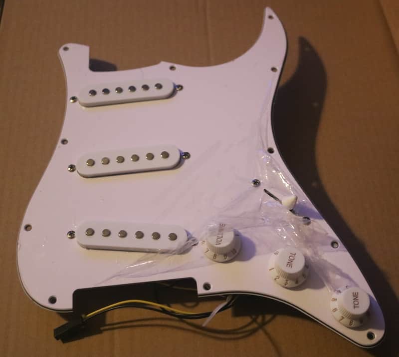 Loaded 11 screw Strat style pickguard with 3 single coil pickups and output jack2025 - White image 1