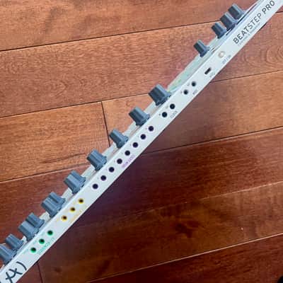 Arturia BeatStep Pro MIDI Controller White image 6