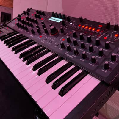 Sequential Pro 3 37-Key 3-Voice Monophonic / Paraphonic Synthesizer image 3