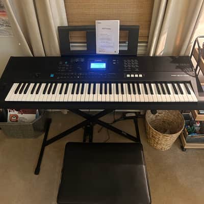 Yamaha PSR-EW425 76-Key Portable Keyboard 2021 - Present - Black