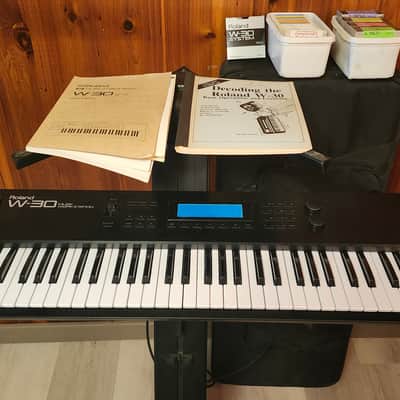 Roland W-30 61-Key Sampling Music Workstation 1989 - 1992 - Black
