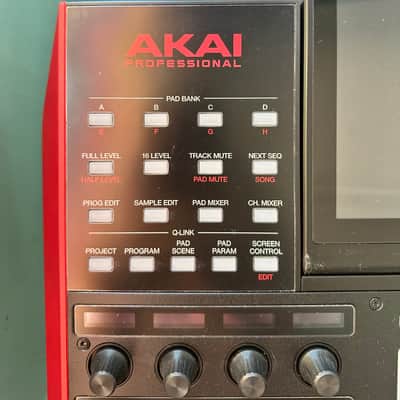Akai MPCX Sampler / Sequencer Desktop Workstation with fitted SKB Case, DeckSaver, extra internal Hard Drive, $600 of Sounds, and printed custom tutorial guidebook Bild 4