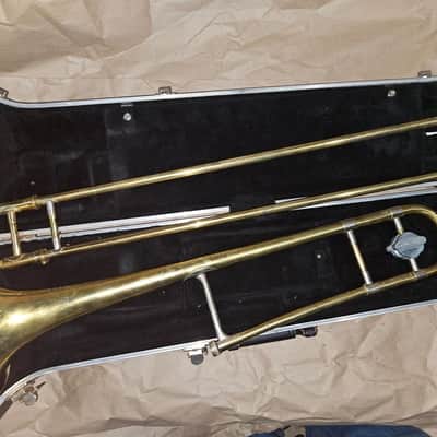 Holton Collegiate Trombone, with case & mouthpiece, USA. Very good condition image 8