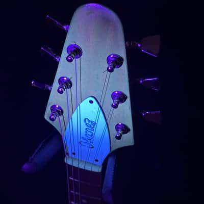 Ibanez Model 2387 Rocket Roll (1970s), Flying V Lawsuit, Player image 17