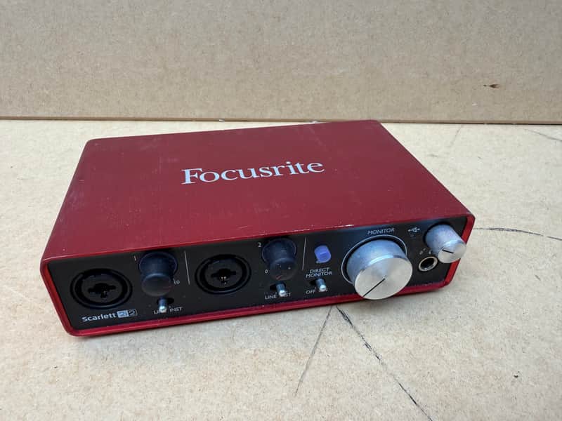 Focusrite Scarlett 2i2 USB 2.0 Audio Interface | Reverb Canada