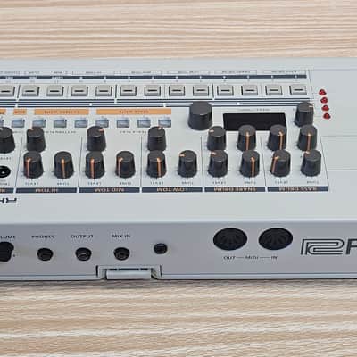 Roland Boutique Series TR-09 TR09 Analog Modeling Rhythm Performer Drum Machine image 6